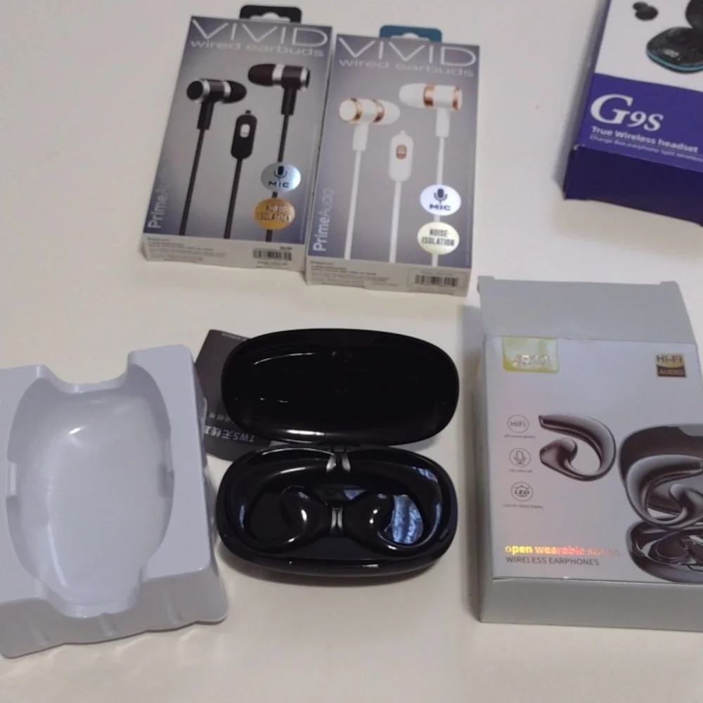 SET BUNDLE Of 4 Wireless And Wired Earbuds Headphones ALL NEW In Boxes NWT
